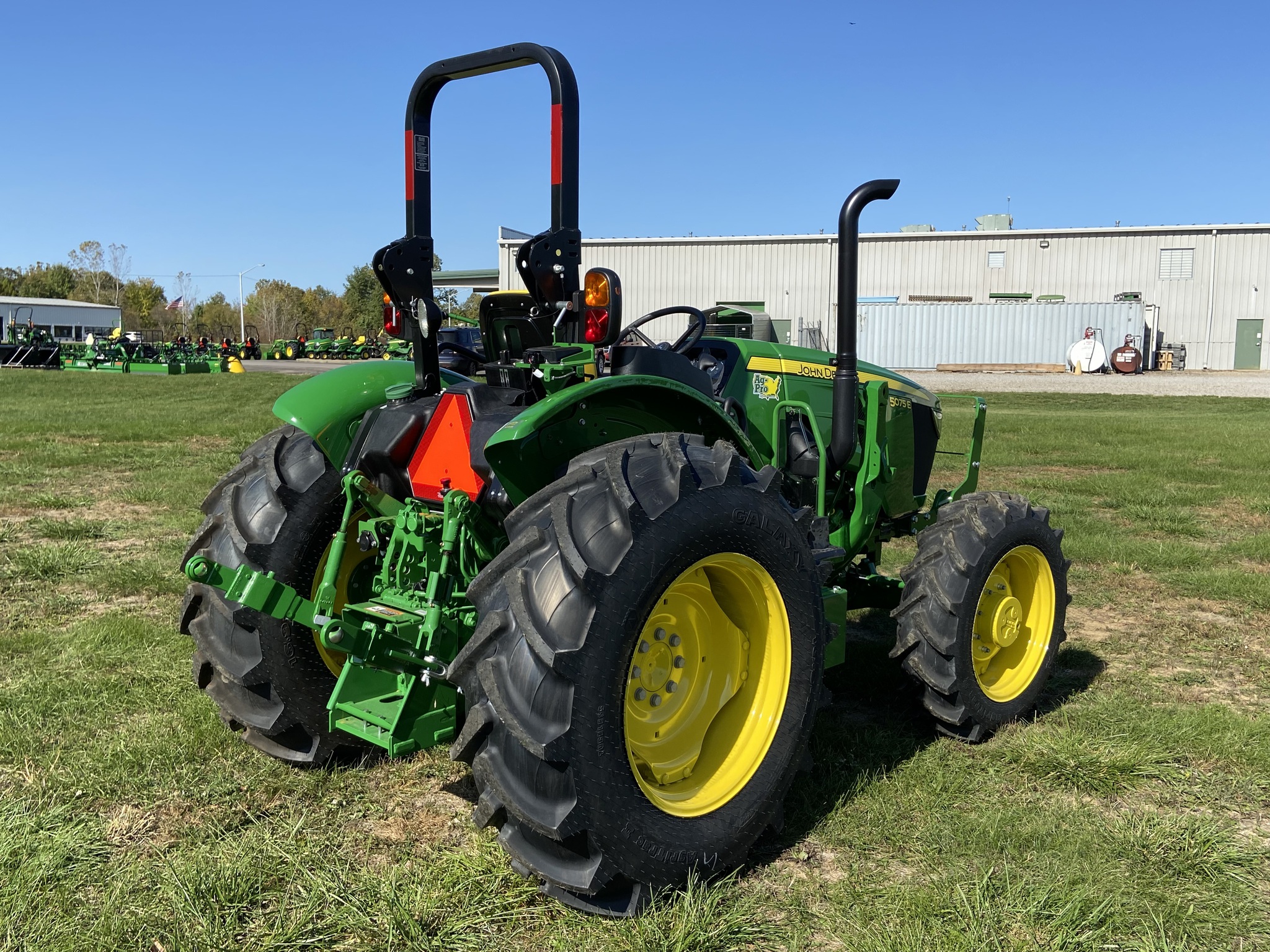 2025 John Deere 5075E Image 5