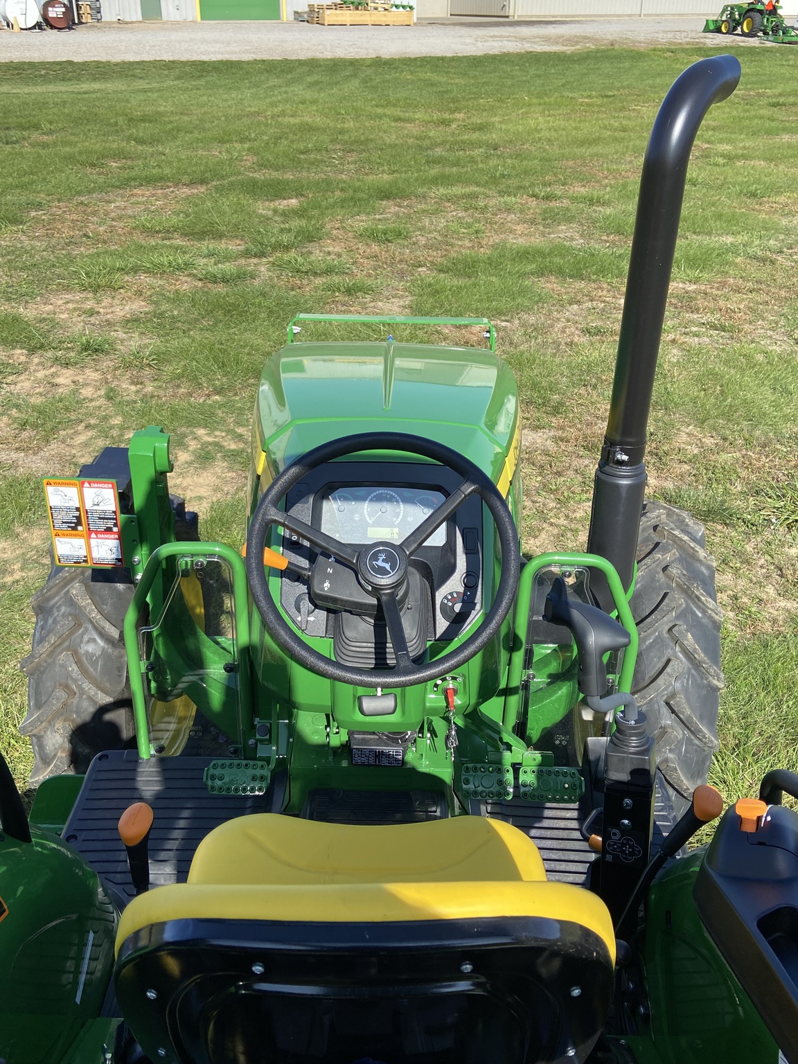 2025 John Deere 5075E Image 9