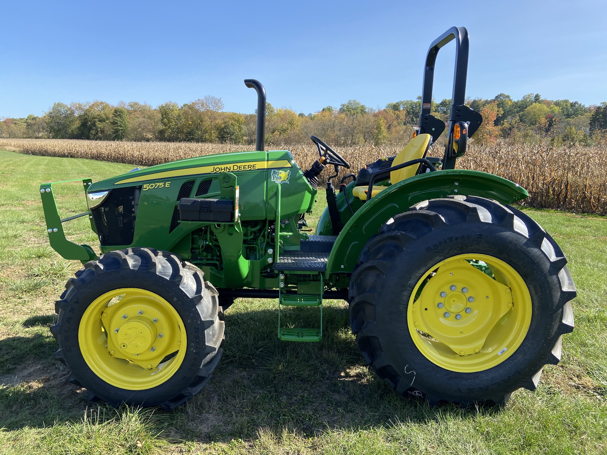2025 John Deere 5075E Image 2