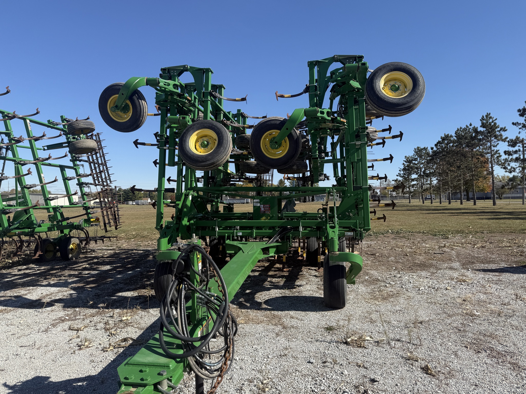 2013 John Deere 2210 Image 1