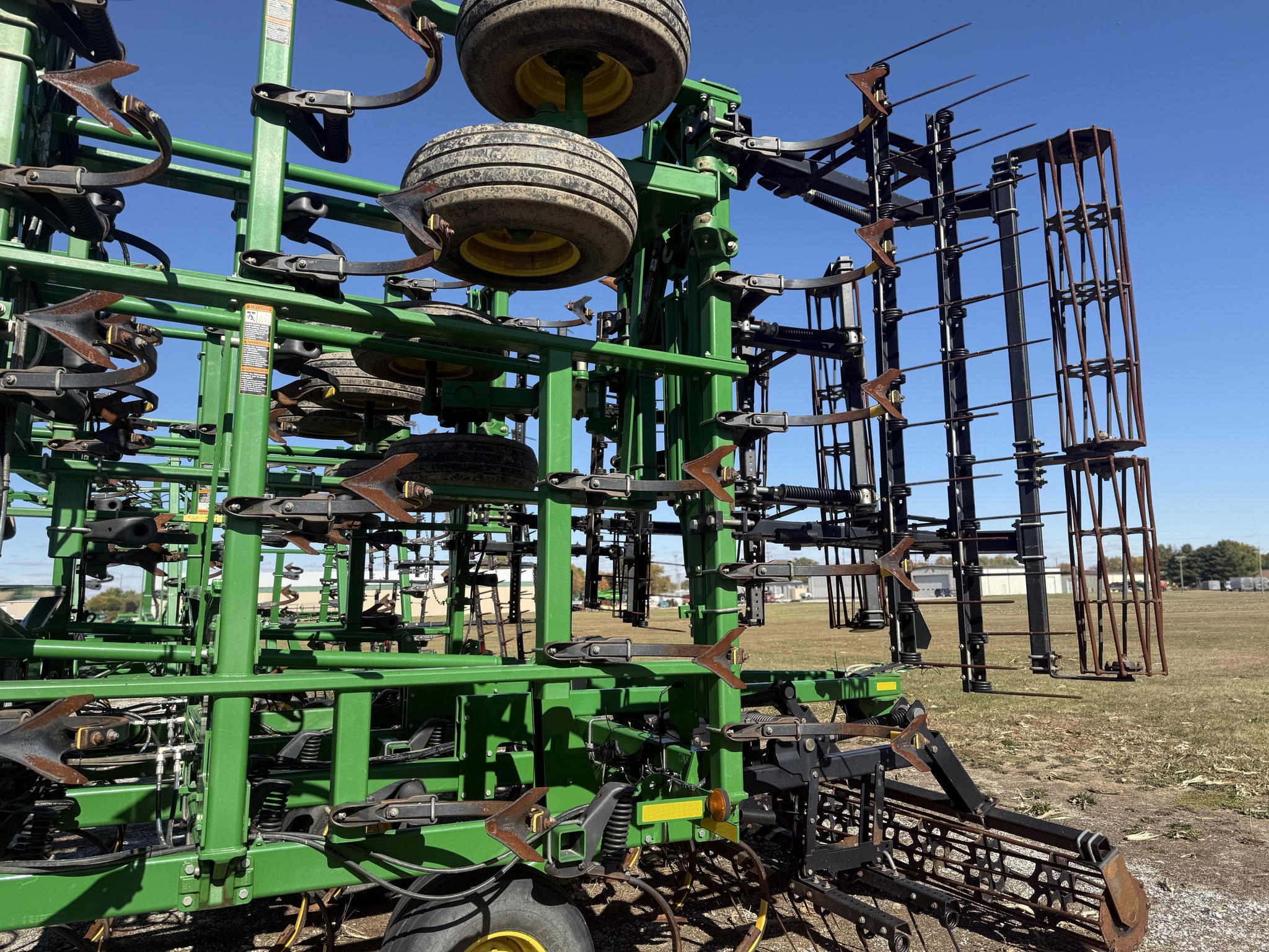 2013 John Deere 2210 Image 3