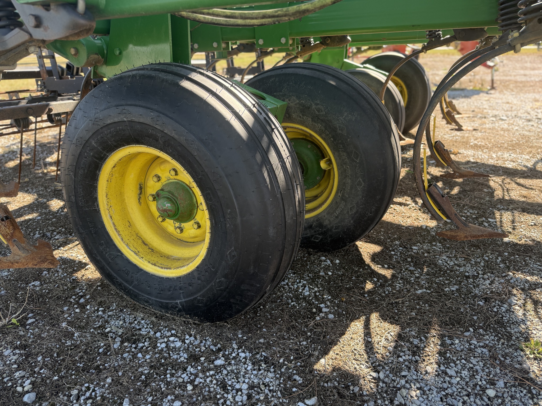 2013 John Deere 2210 Image 10