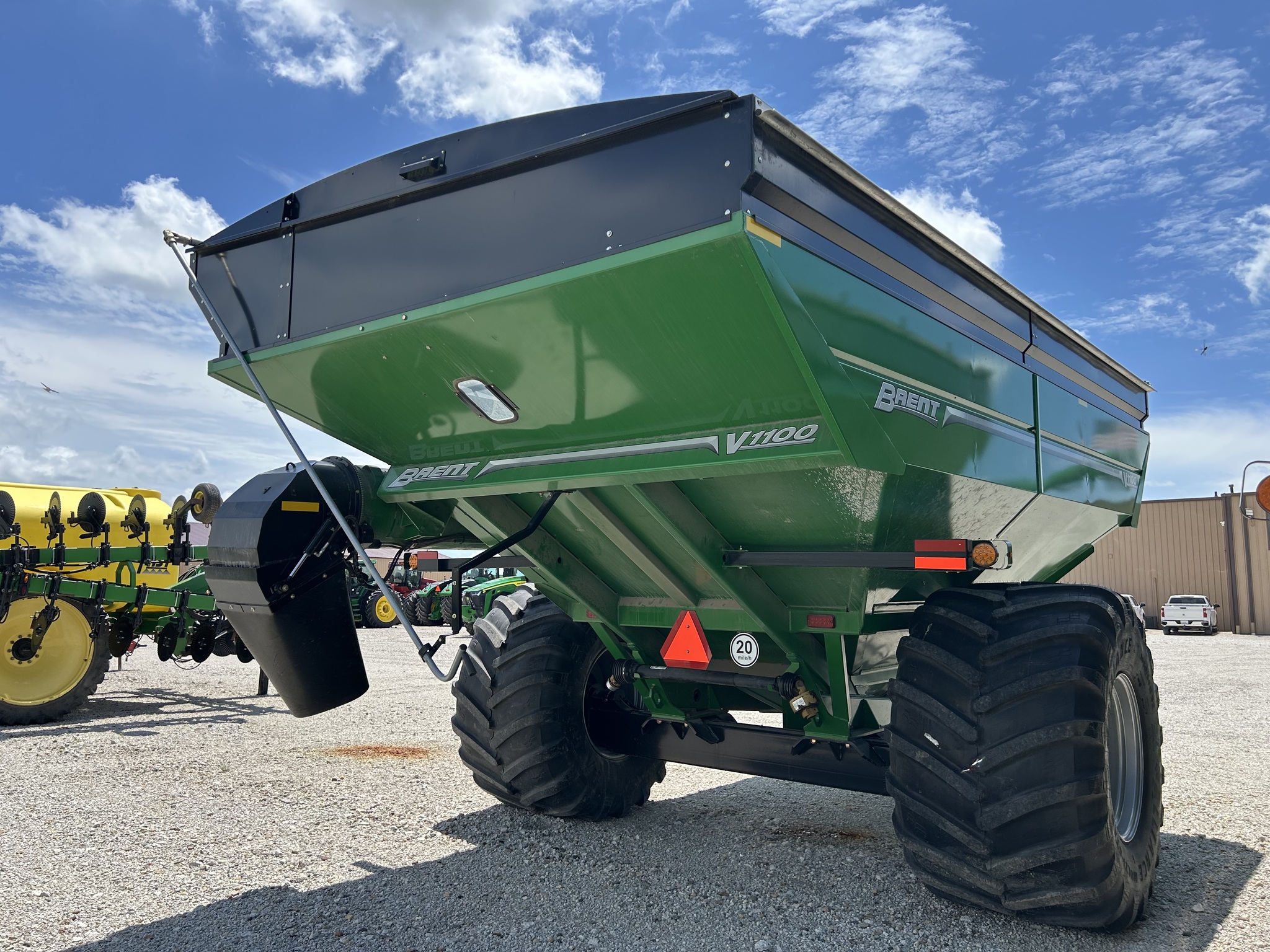  2022 Brent V1100 at Heritage Tractor in Lexington, IL
