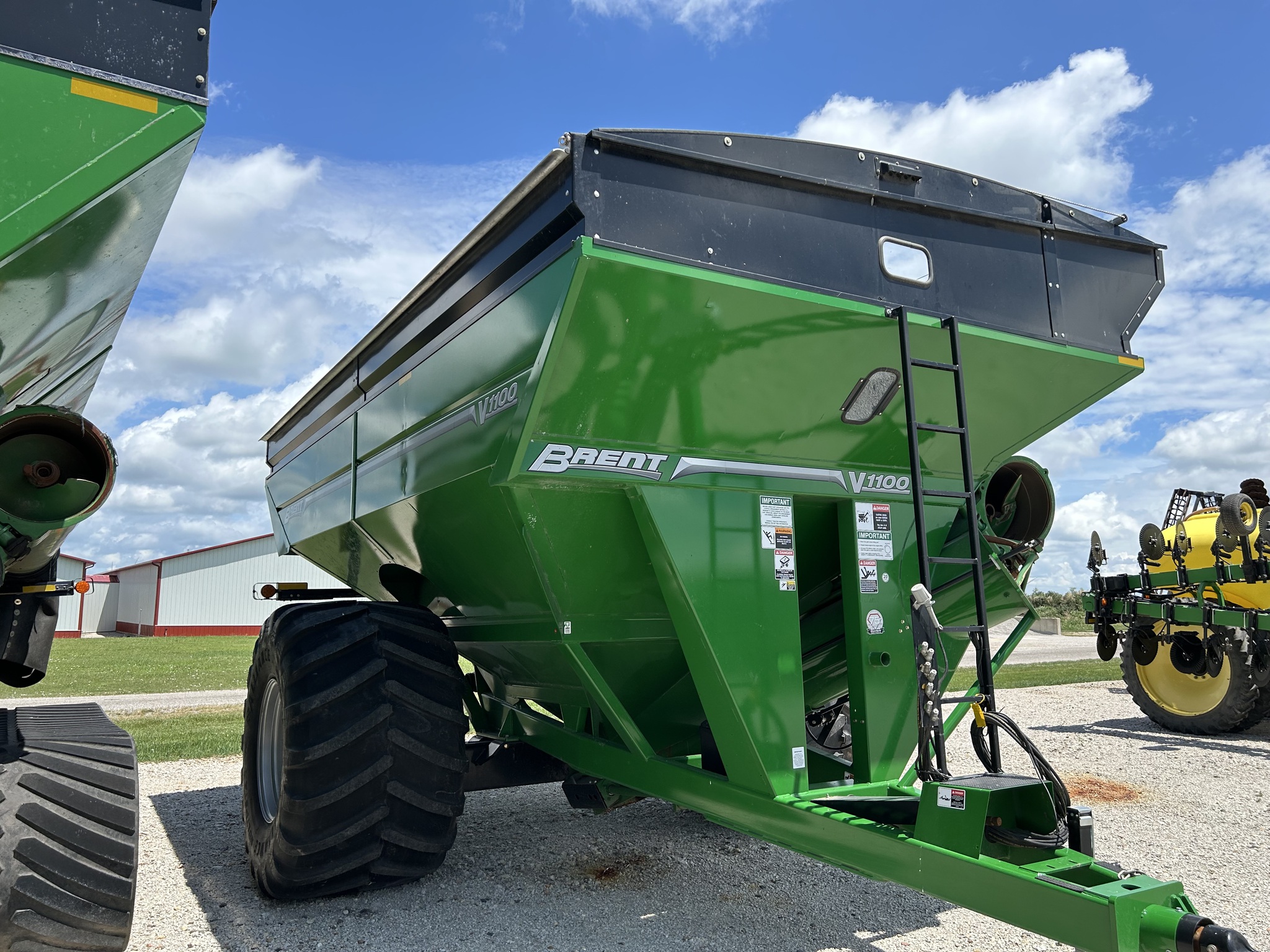 2022 Brent V1100 at Heritage Tractor in Lexington, IL