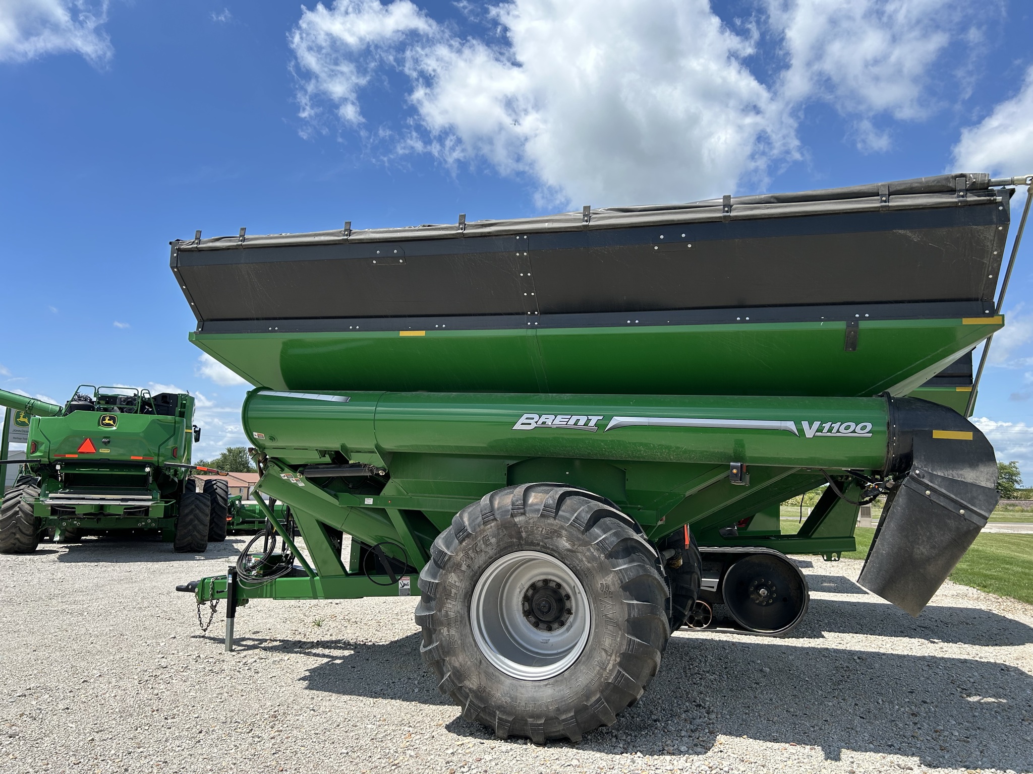  2022 Brent V1100 at Heritage Tractor in Lexington, IL