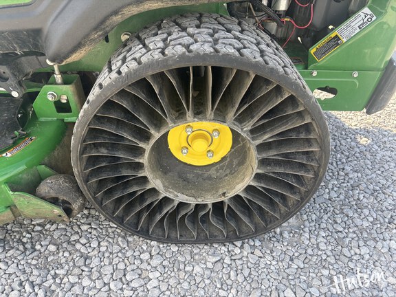 Photo of 2023 John Deere Z930M