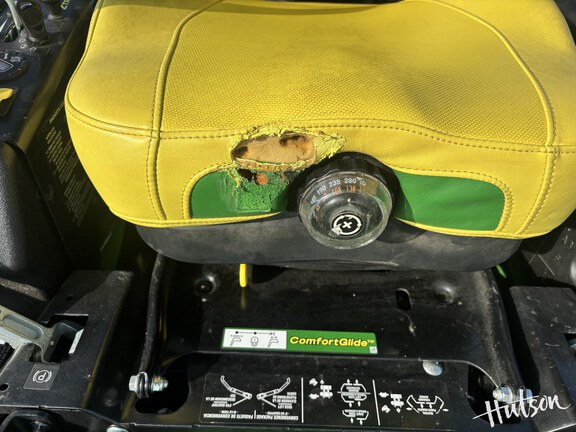 Photo of 2023 John Deere Z930M