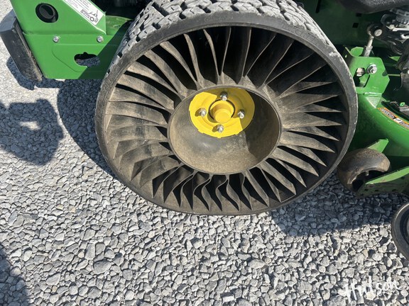 Photo of 2023 John Deere Z930M