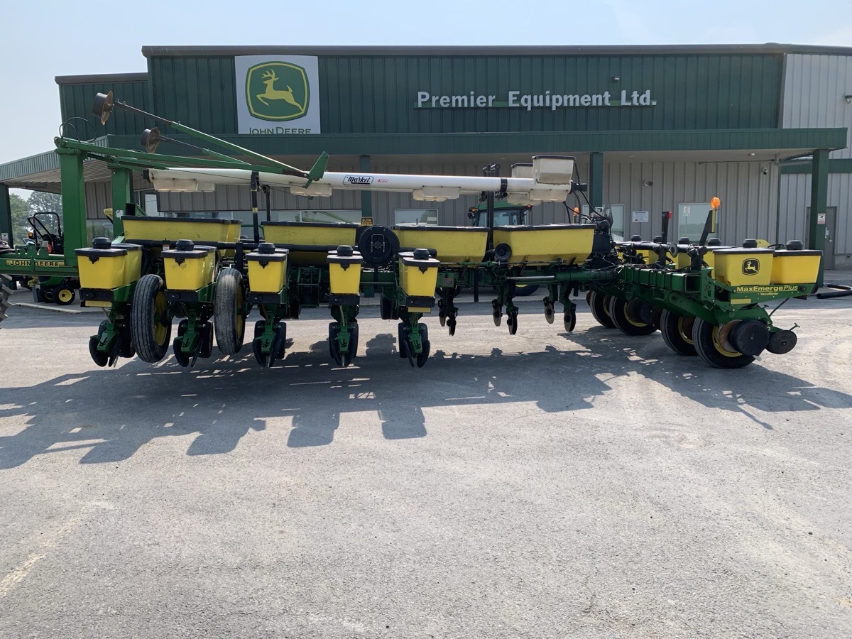 2000 John Deere 1770 Image 1