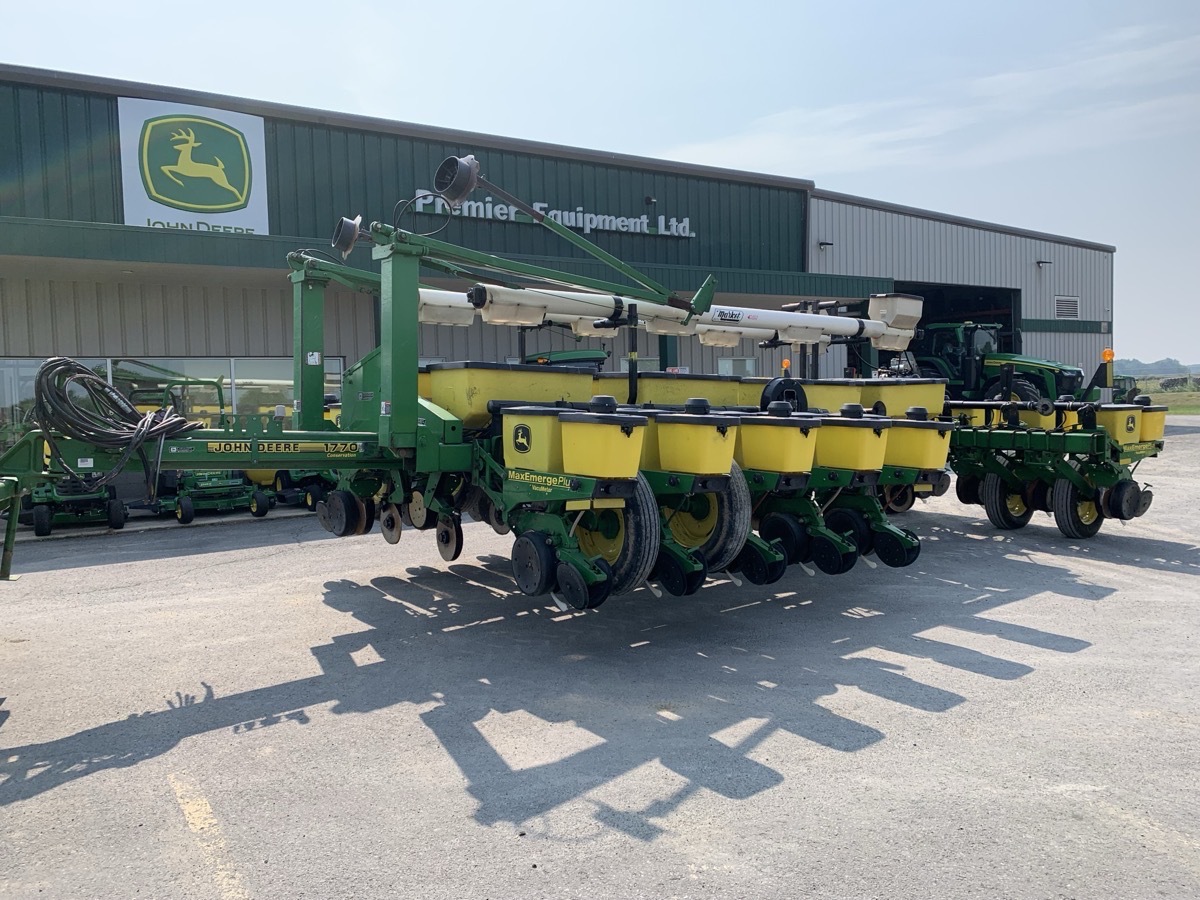 2000 John Deere 1770 Image 2