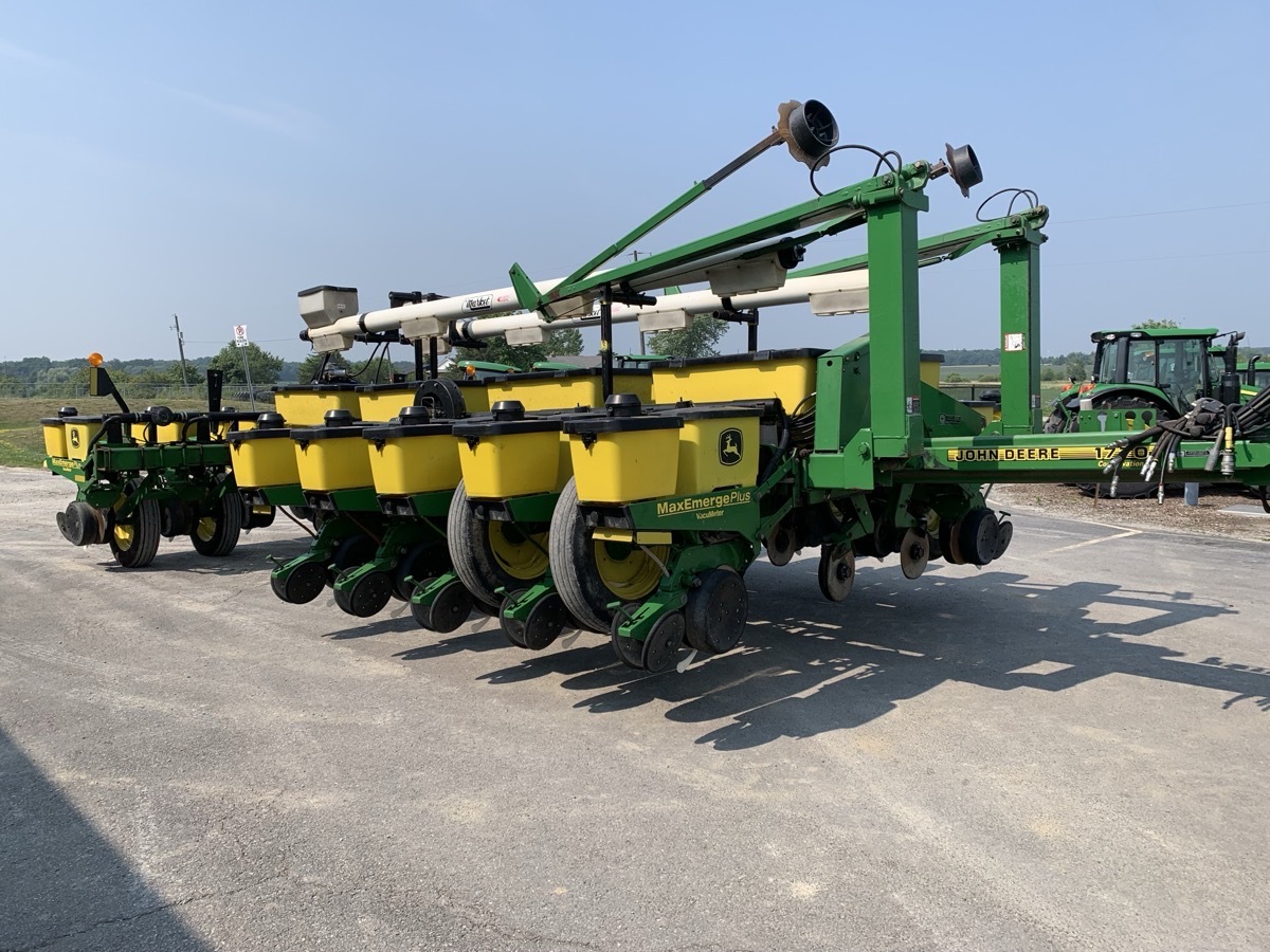 2000 John Deere 1770 Image 3