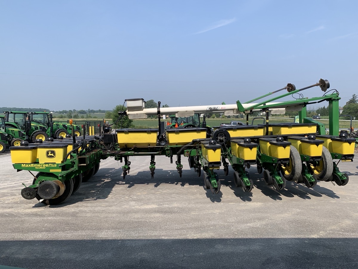 2000 John Deere 1770 Image 4
