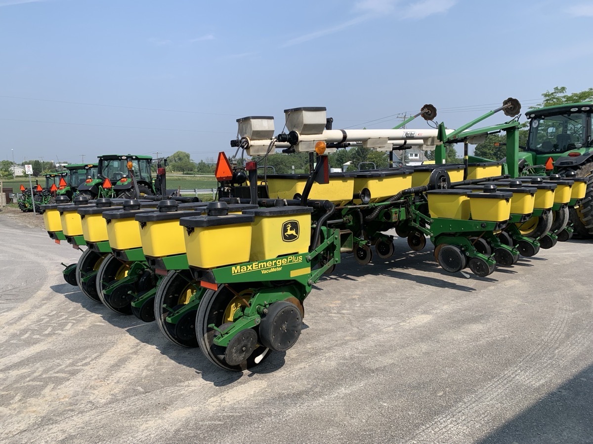 2000 John Deere 1770 Image 5