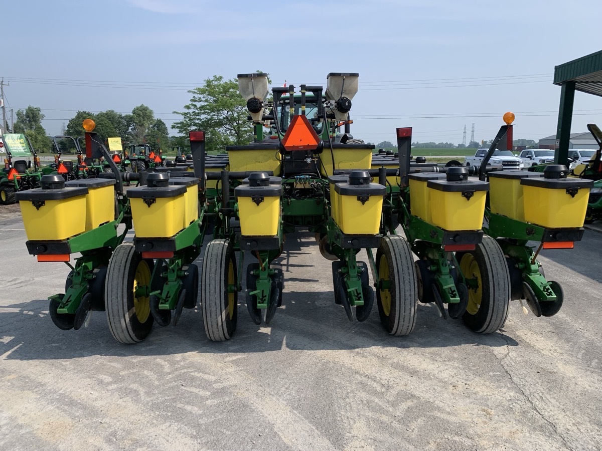 2000 John Deere 1770 Image 6
