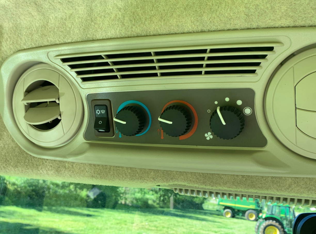 2025 John Deere 5100E Image 10