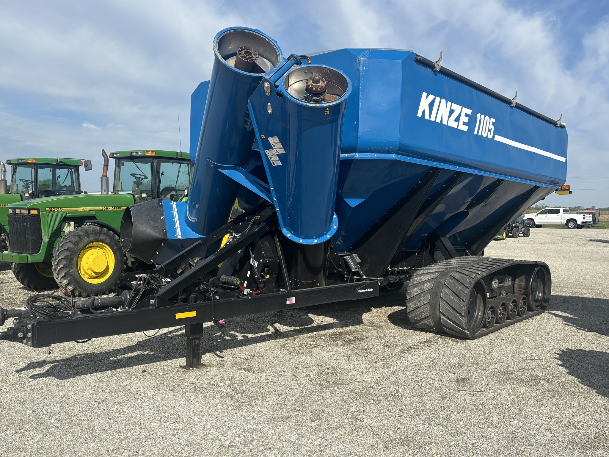 Used 2021 Kinze 1105 Grain Carts at Koenig Equipment in Greensburg, IN - PhotoXL1