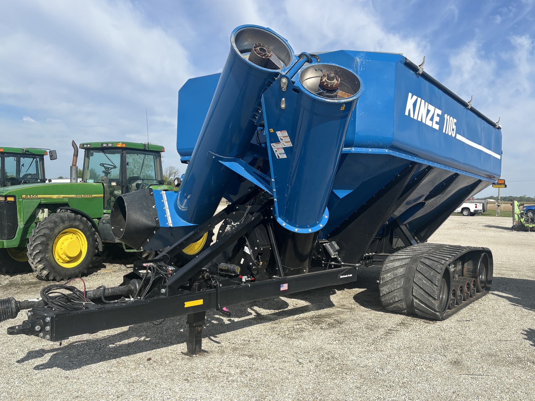 Used 2021 Kinze 1105 Grain Carts at Koenig Equipment in Greensburg, IN - PhotoXL0