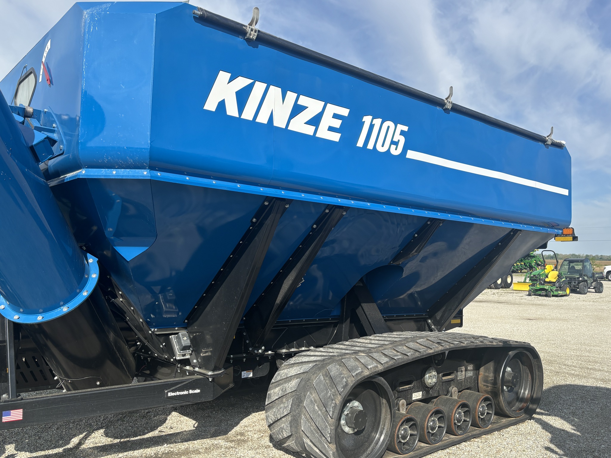 Used 2021 Kinze 1105 Grain Carts at Koenig Equipment in Greensburg, IN - PhotoXL2