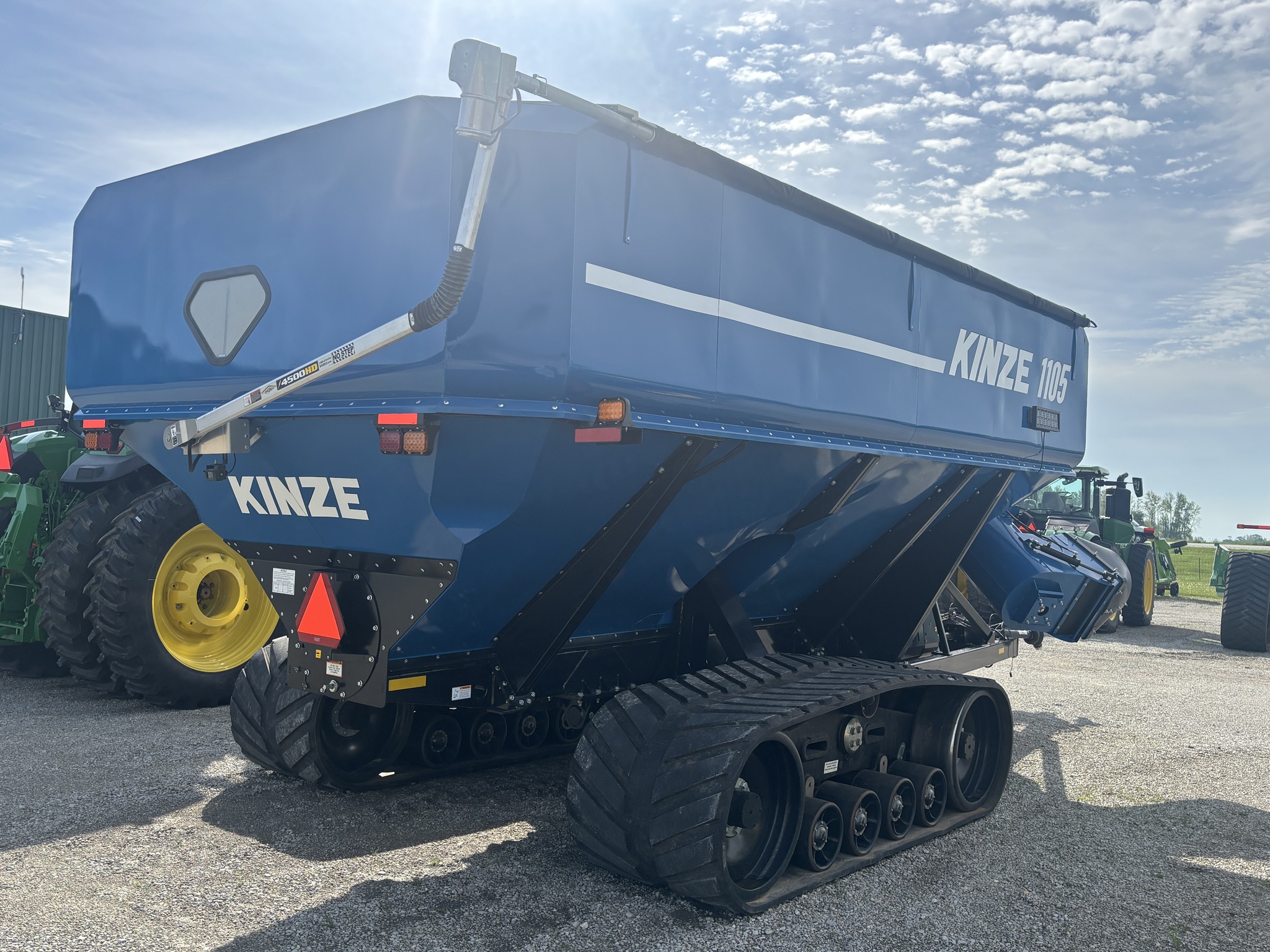 Used 2021 Kinze 1105 Grain Carts at Koenig Equipment in Greensburg, IN - PhotoXL5