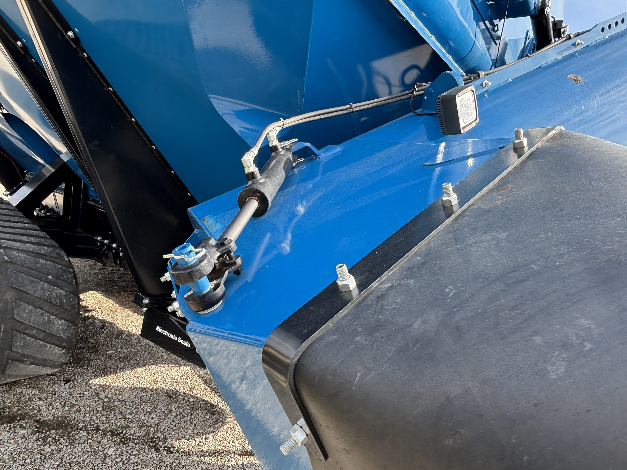 Used 2021 Kinze 1105 Grain Carts at Koenig Equipment in Greensburg, IN - PhotoXL19