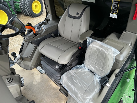 2024 John Deere 800R - Photo36