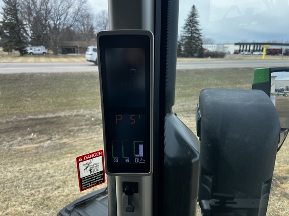 2024 John Deere 800R - Photo40