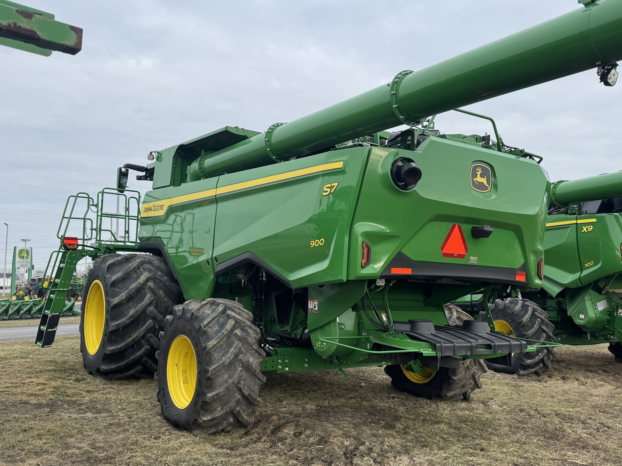 2025 John Deere S7 900 Image 4