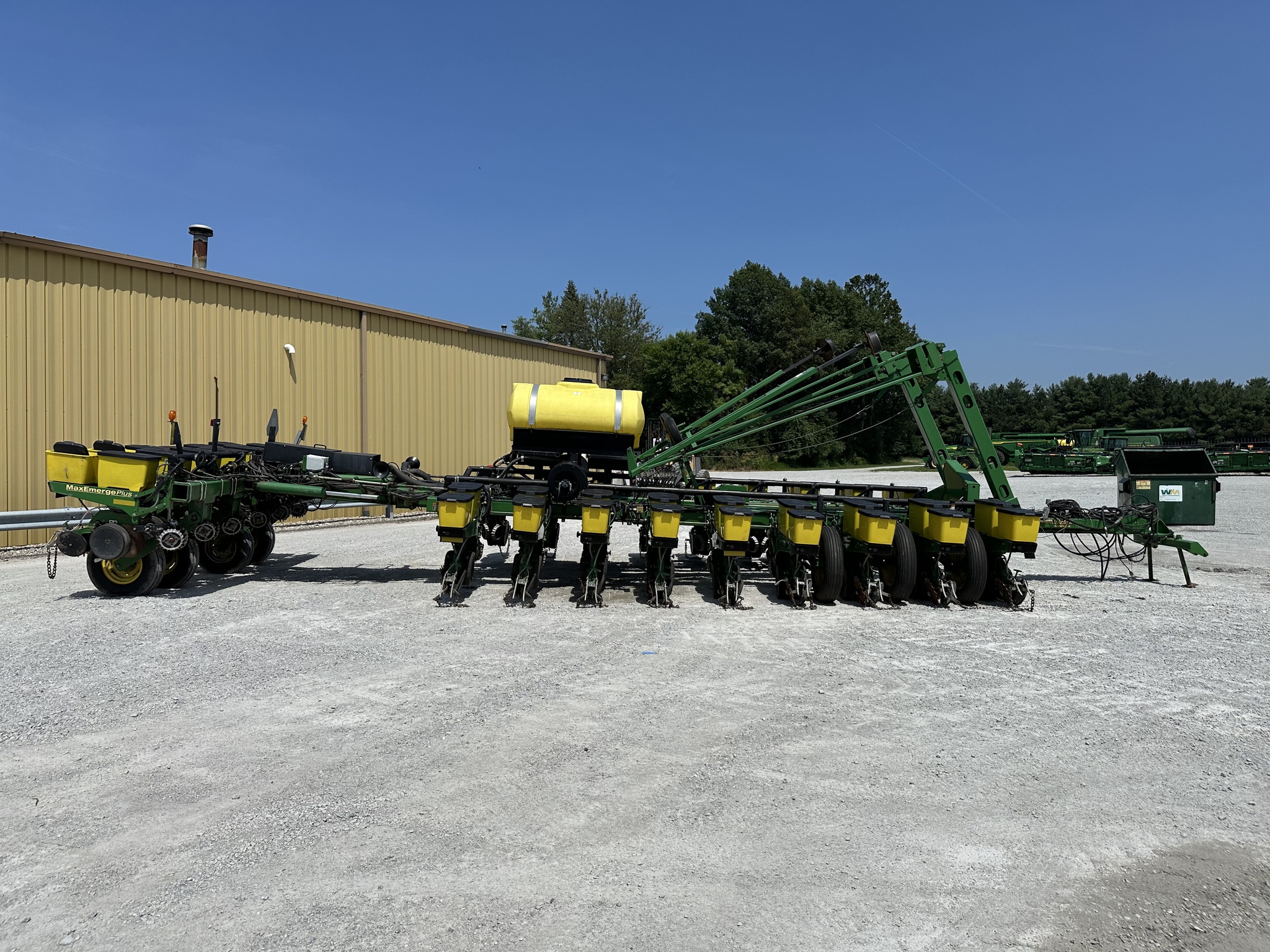 2000 John Deere 1770 Image 3