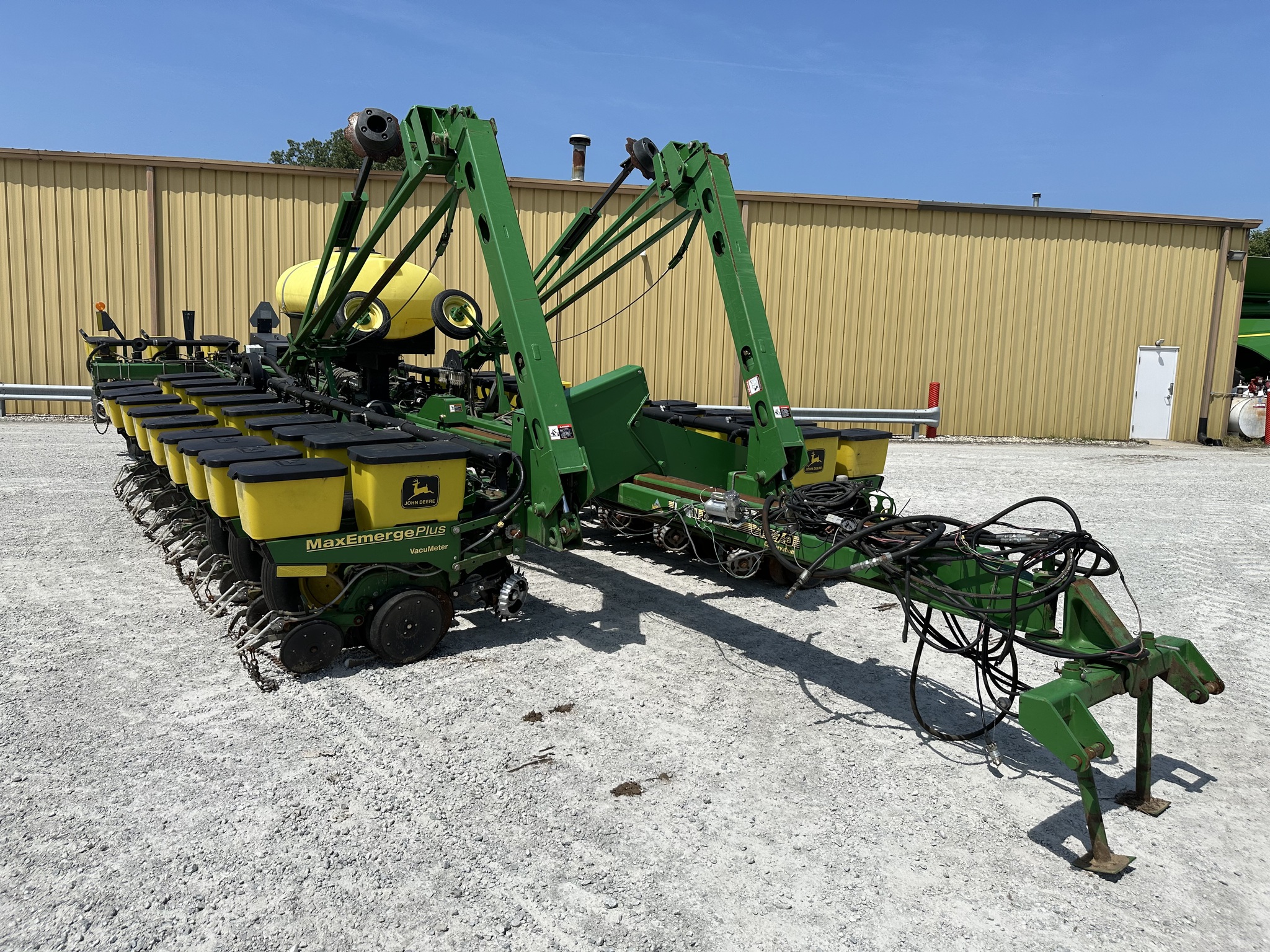2000 John Deere 1770 Image 1