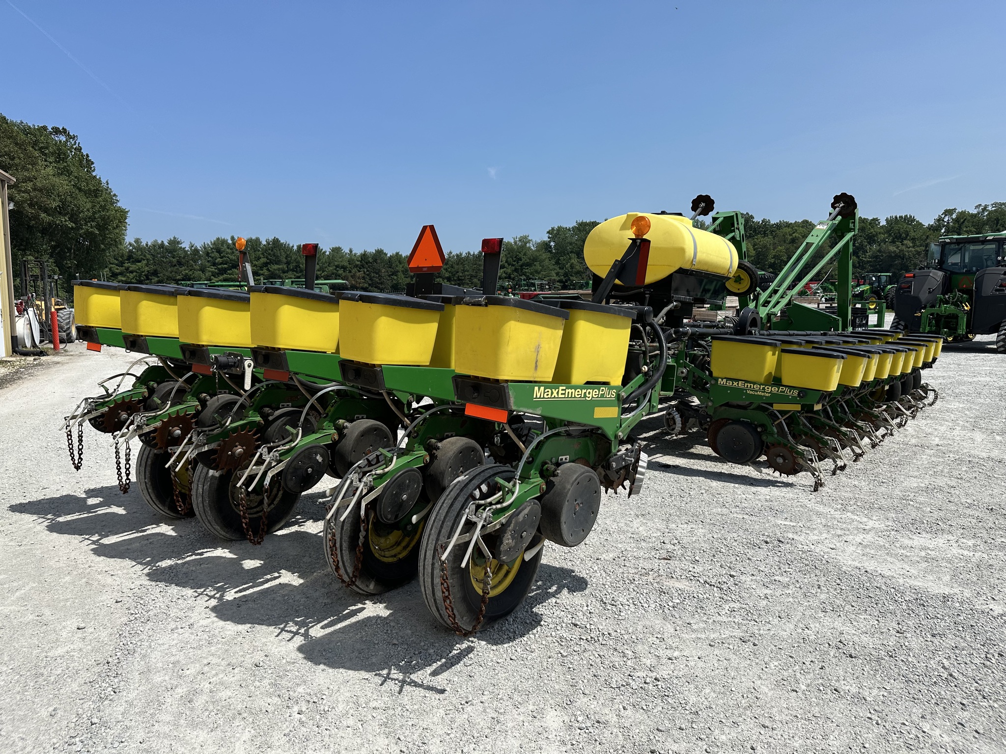 2000 John Deere 1770 Image 4