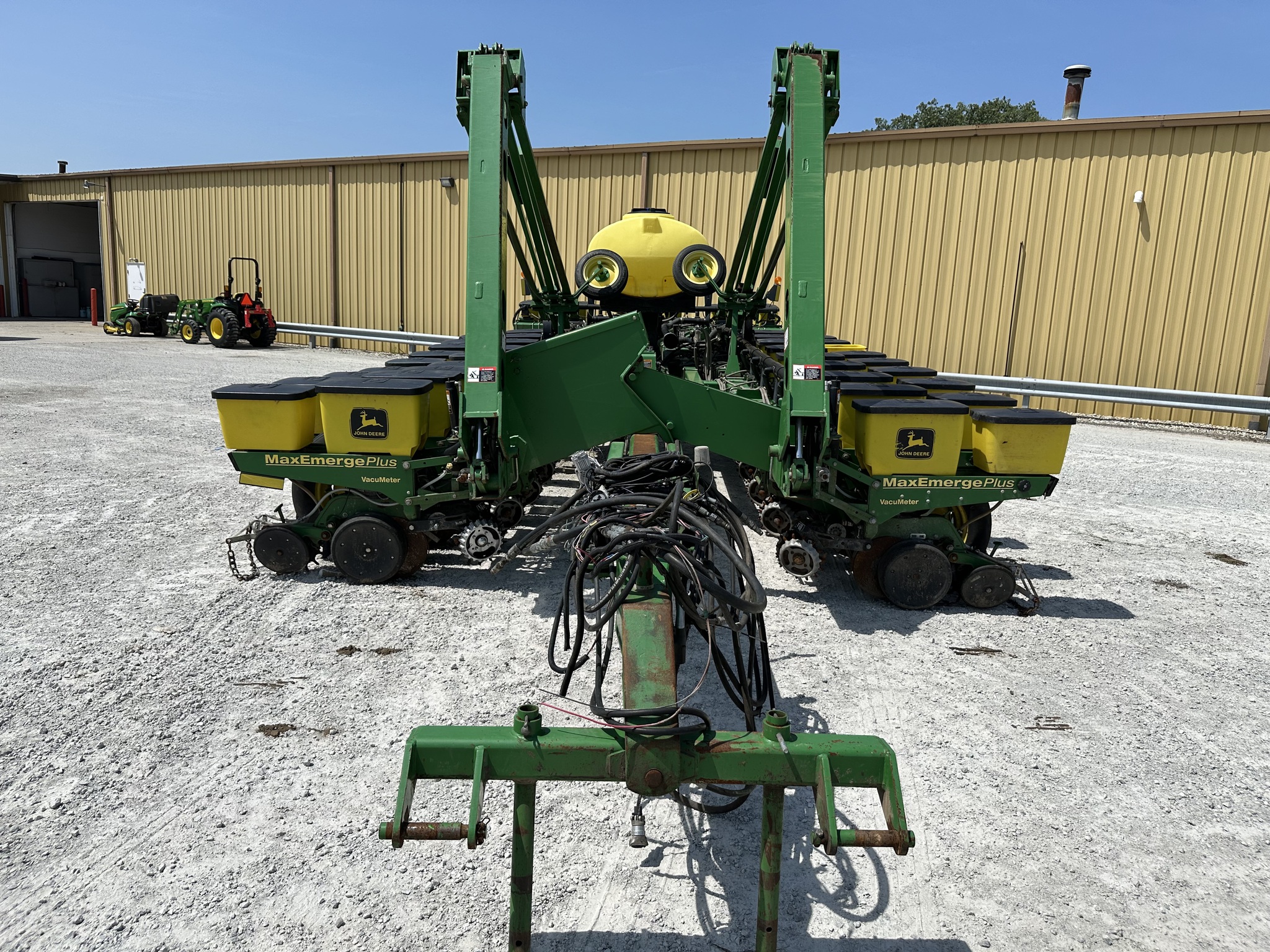 2000 John Deere 1770 Image 10