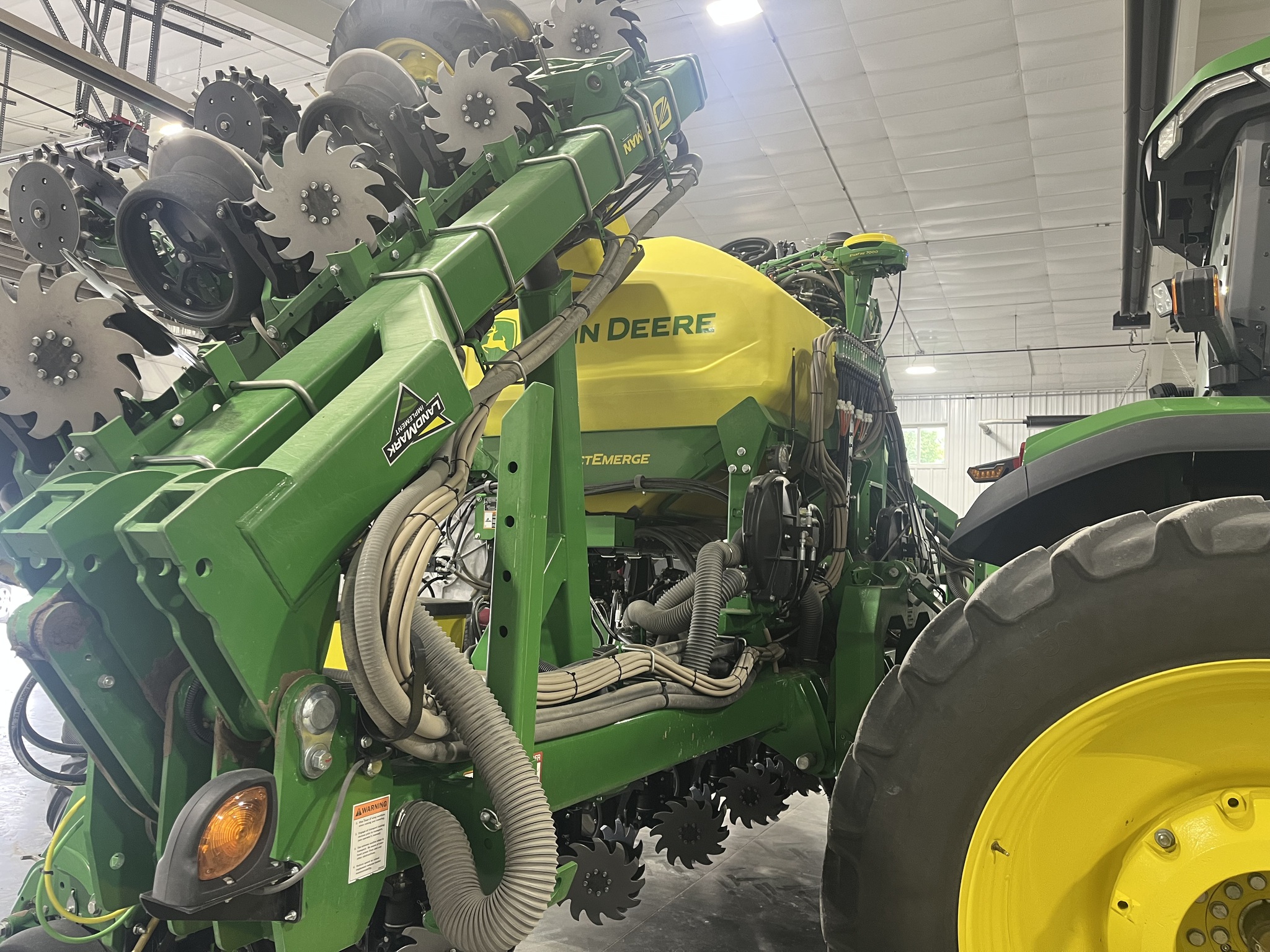 2024 John Deere DR16X Image 3
