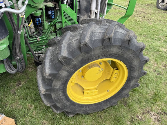 Used 2020 John Deere 5125R Utility Tractors at Horizon Ag & Turf in Edmonton West, AB - Photo4