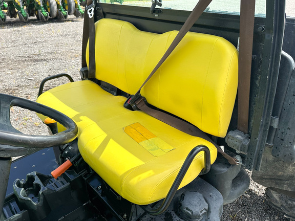 2017 John-Deere 825i