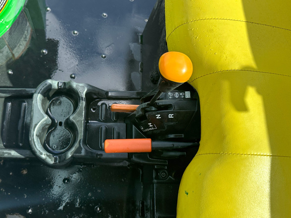 2017 John-Deere 825i
