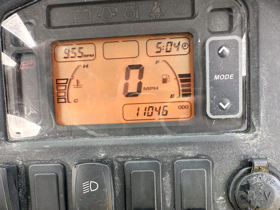 2017 John-Deere 825i