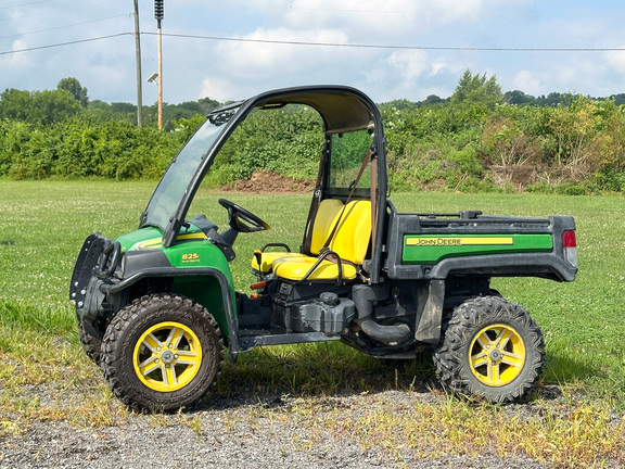 2017 John-Deere 825i