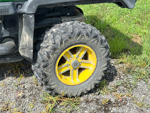 2017 John-Deere 825i