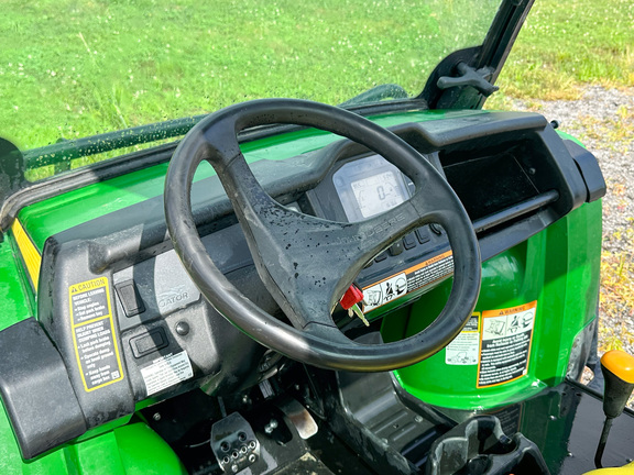 2017 John-Deere 825i