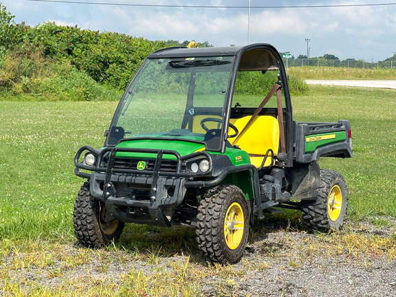 2017 John-Deere 825i