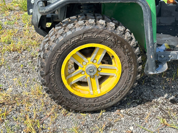 2017 John-Deere 825i