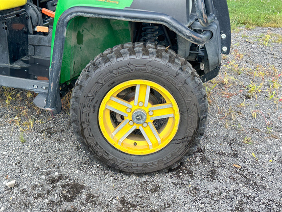 2017 John-Deere 825i