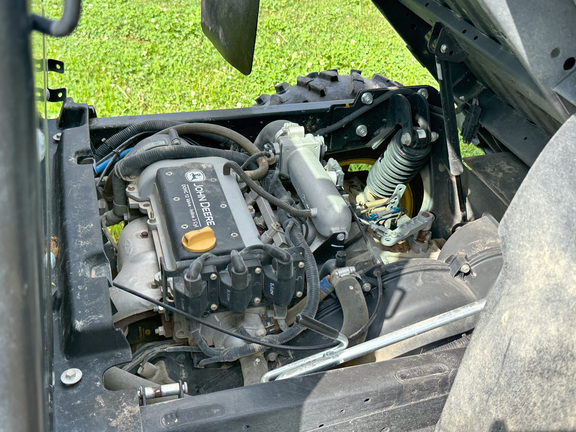 2017 John-Deere 825i