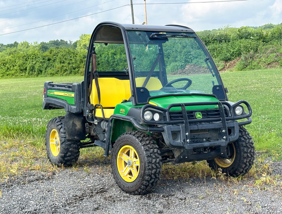2017 John-Deere 825i