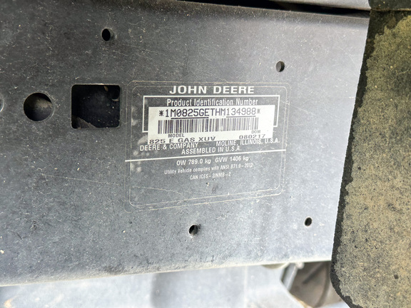 2017 John-Deere 825i