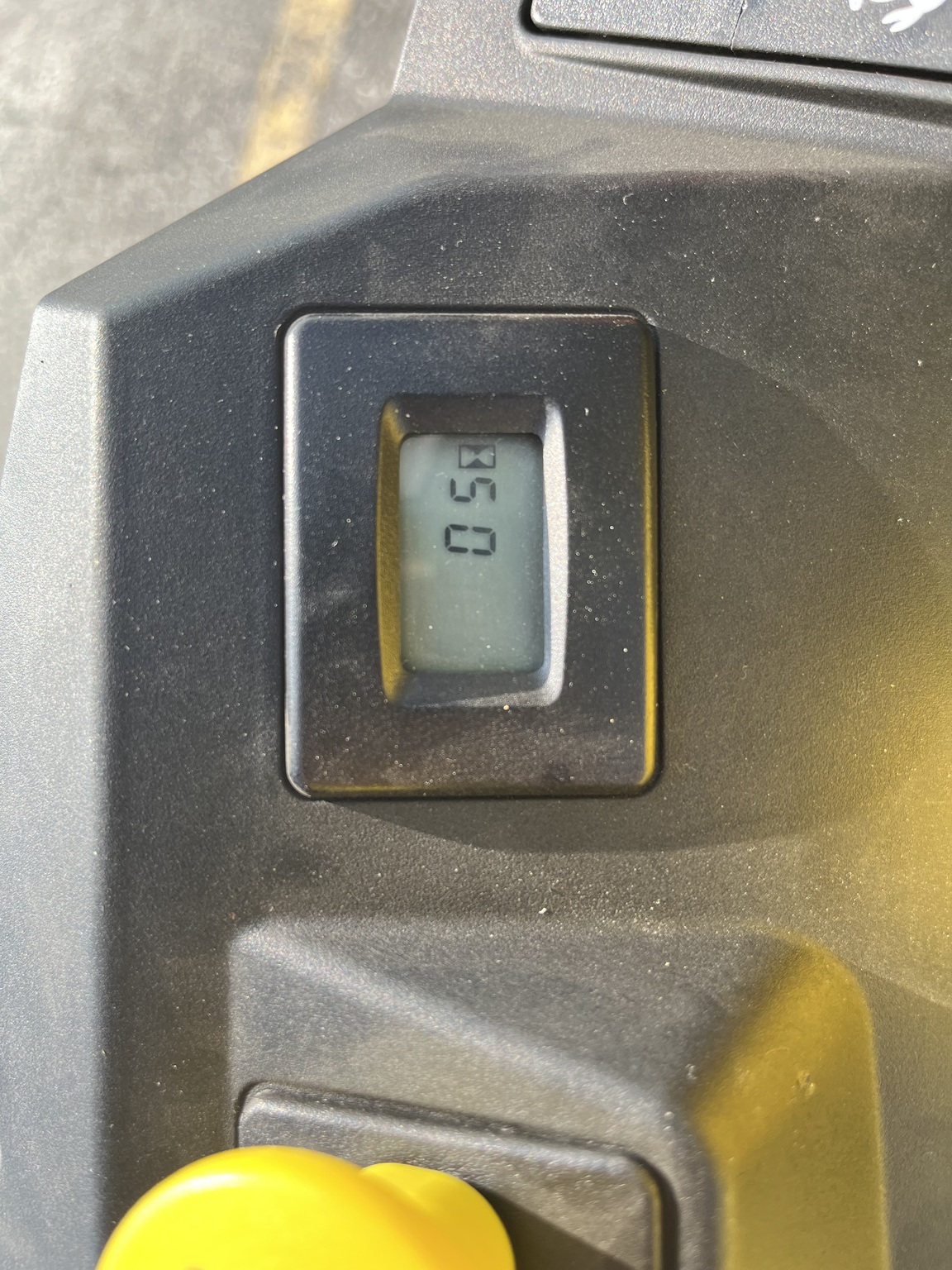 2024 John Deere Z320R Image 9