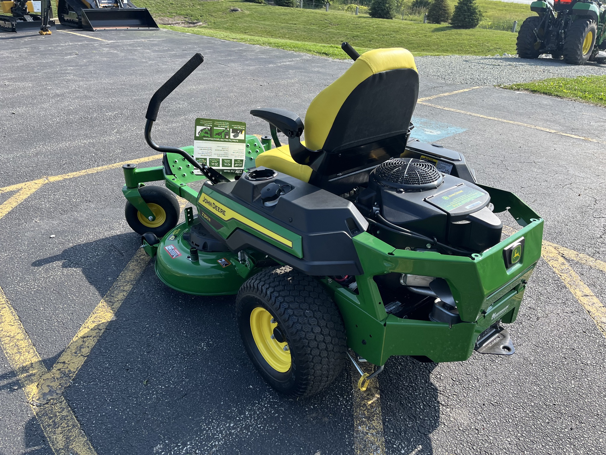 2024 John Deere Z320R Image 5