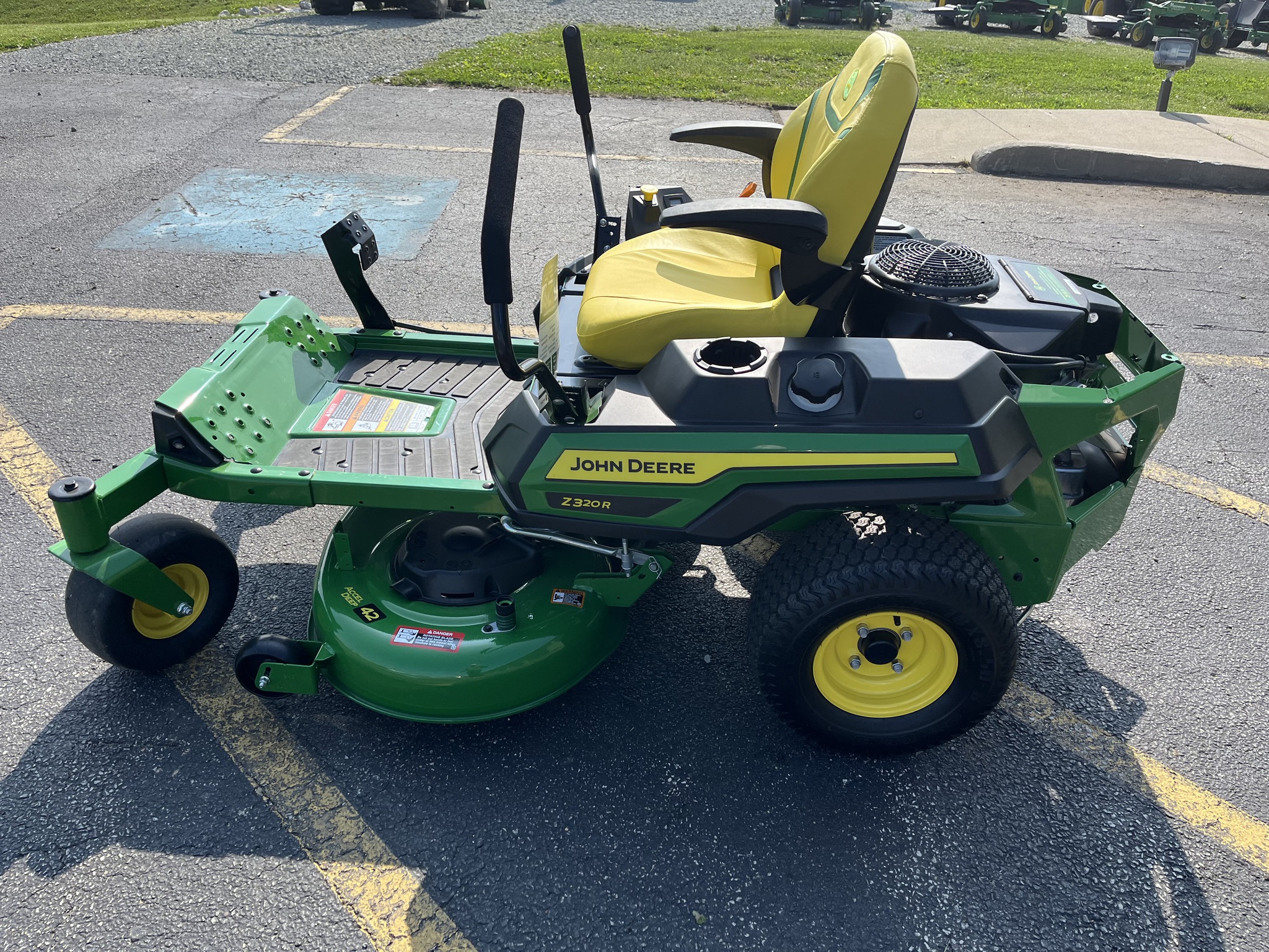 2024 John Deere Z320R Image 6