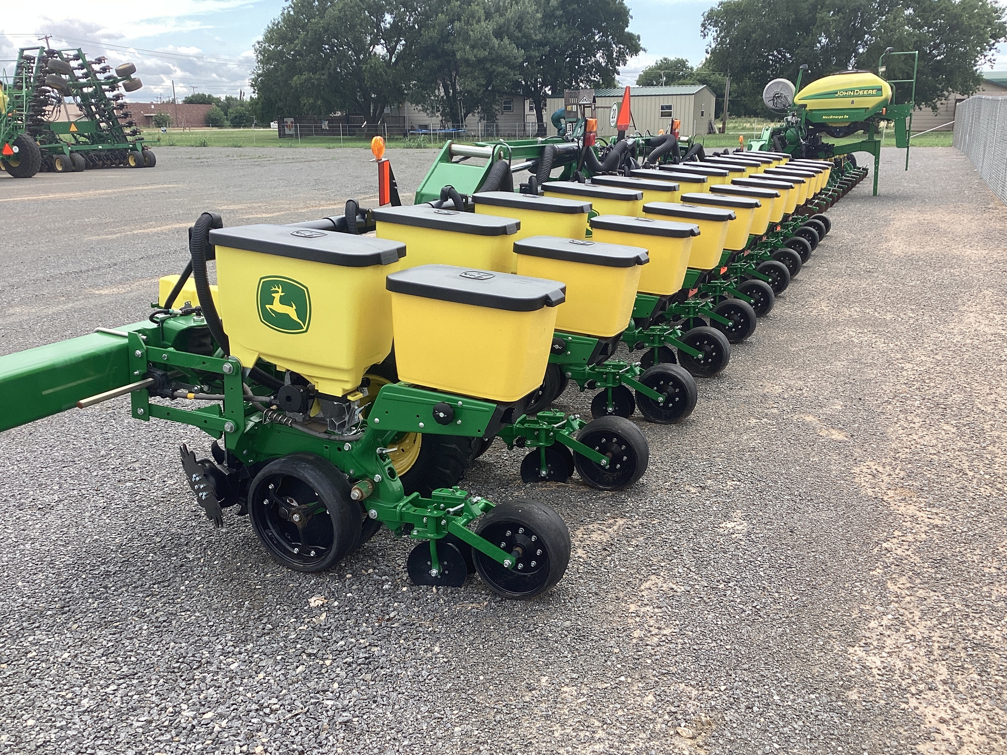 2024 John Deere 1725 Image 1