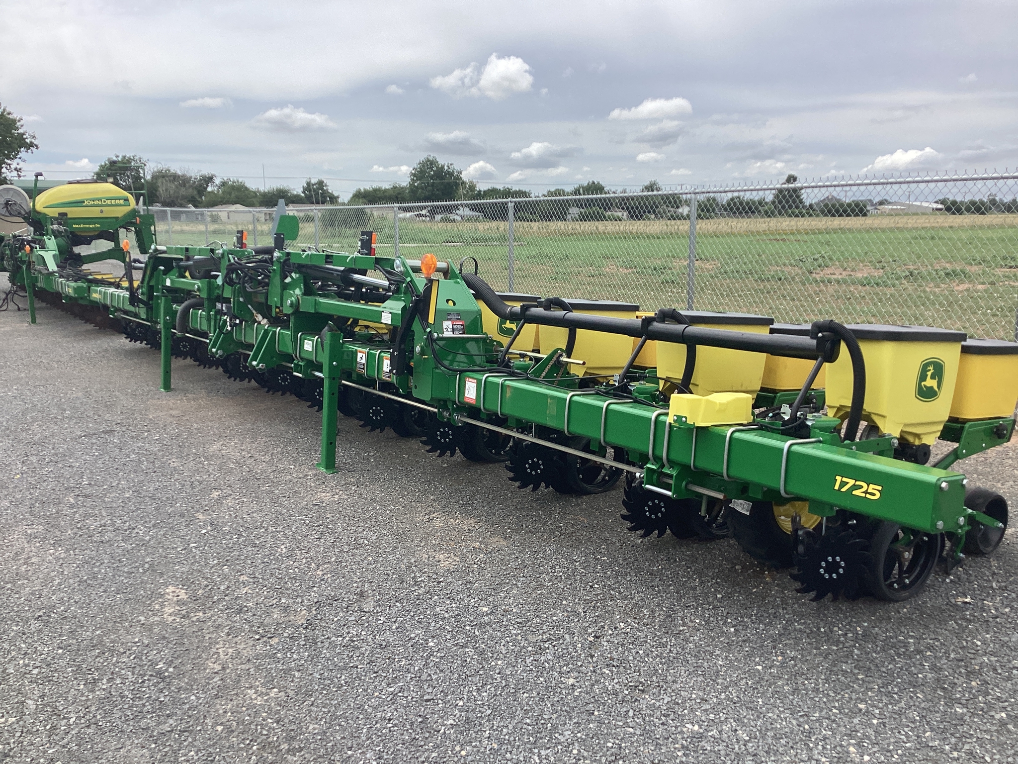 2024 John Deere 1725 Image 12